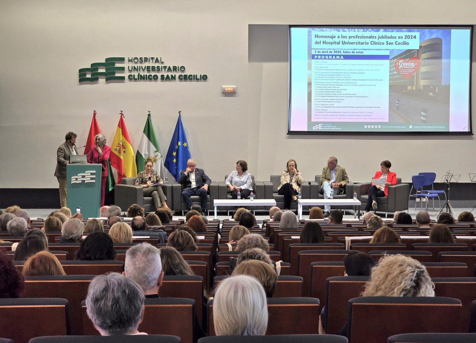 Aspecto del Salón de Actos en el homenaje a los jubilados