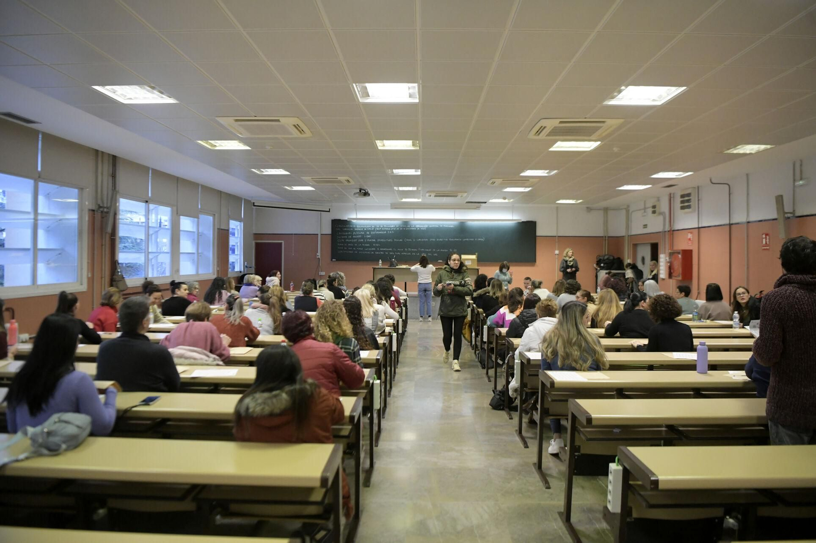 Imagen de archivo de la celebración de unos exámenes de oposiciones en Granada