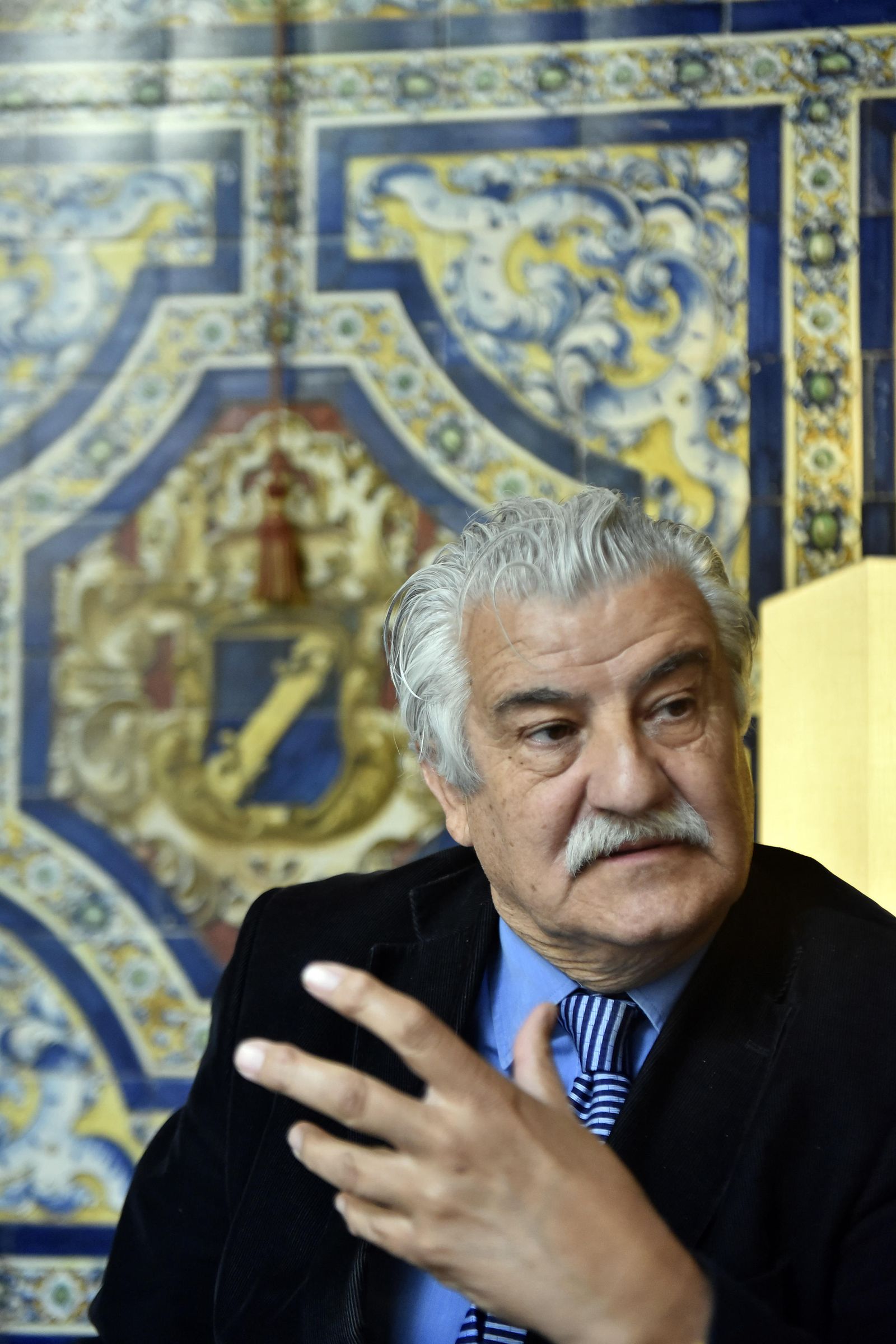 El doctor Rogelio Garrido, en el hotel Alfonso XIII, en un momento de la entrevista.