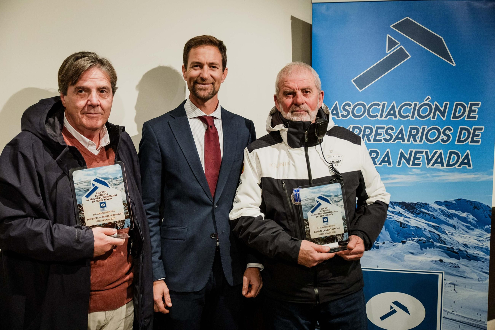 Enrique de la Higuera y Carlos Olmedo, premiados por su trayectoria empresarial en Sierra Nevada