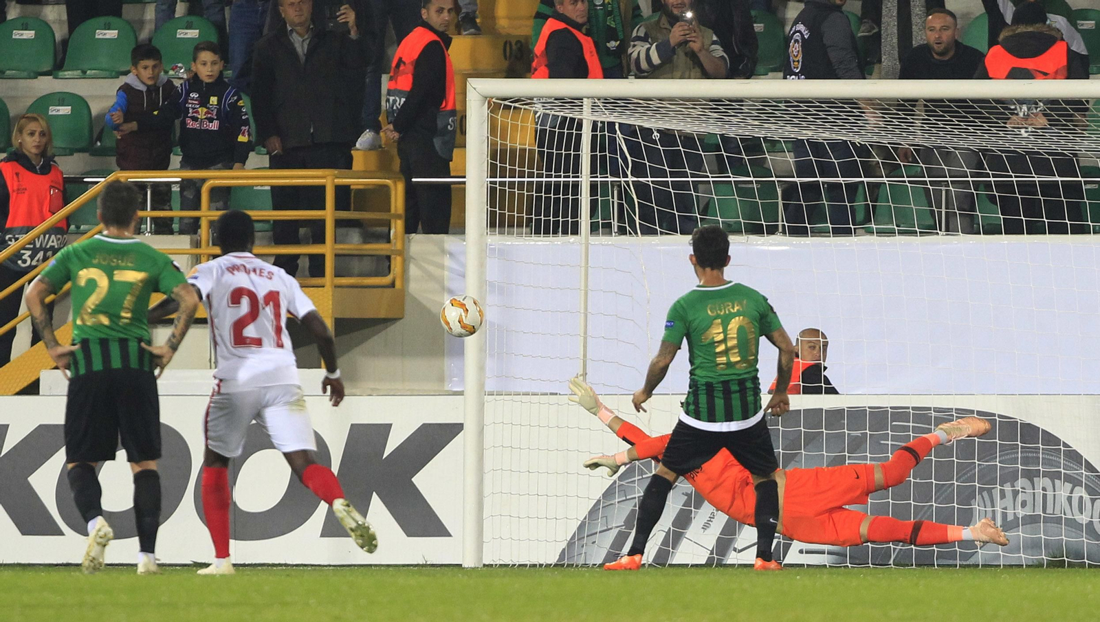 Las imágenes del Akhisar-Sevilla