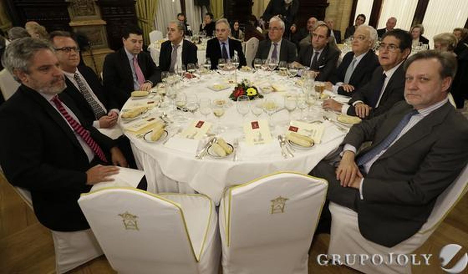 Luis Sánchez-Moliní, Íñigo Ybarra, Eduardo Osborne, Rafael Valencia, Ismael Yebra, Carlos Colón, José Félix Ríos, Alfonso Pérez de los Santos, José Joaquín Gallardo y M. Ángel de la Rosa./ Antonio Pizarro/Juan Carlos Vázquez/ Juan Carlos Muñoz/Belén Vargas