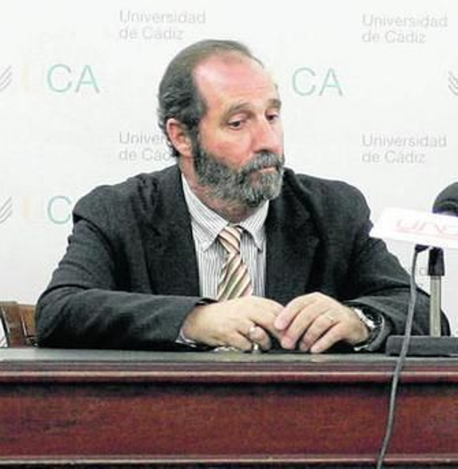 Carlos Gentil, en una imagen tomada en el Rectorado de la UCA.