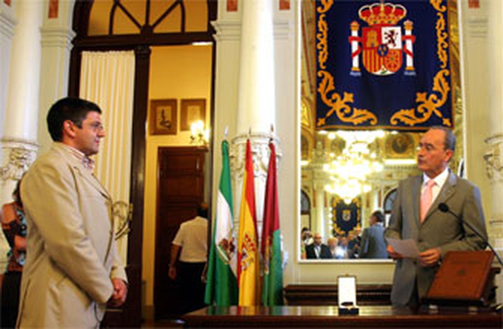 Paniagua vuelve al Ayuntamiento "con la misma ilusión que en 2003, pero con más experiencia"