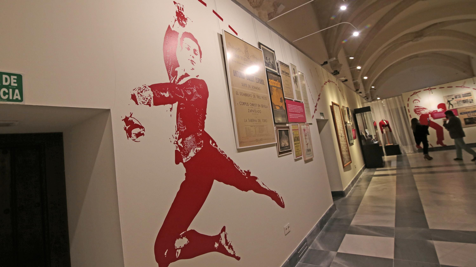 Inaugurada la exposición de Antonio El Bailarín
