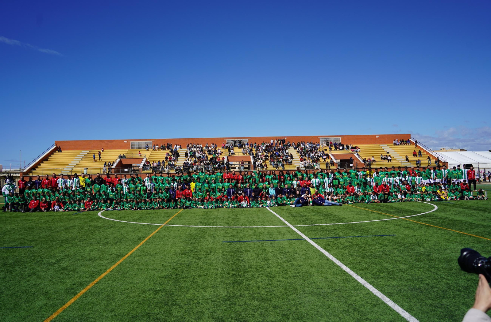 Foto de familia de los distintos conjuntos de las categorías inferiores con los que el club noriense cuenta esta temporada. Foto de familia de los distintos conjuntos de las categorías inferiores con los que el club noriense cuenta esta temporada.