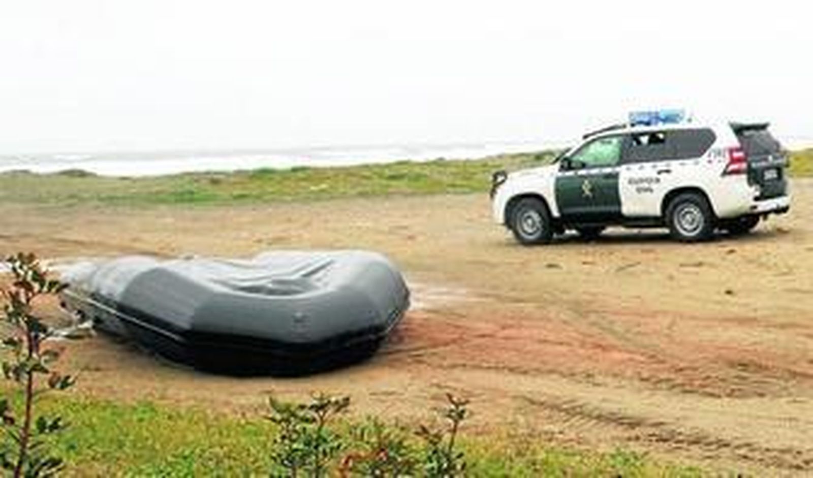 Imagen de una intervención contra el tráfico de ilícitos en el litoral de La Línea.