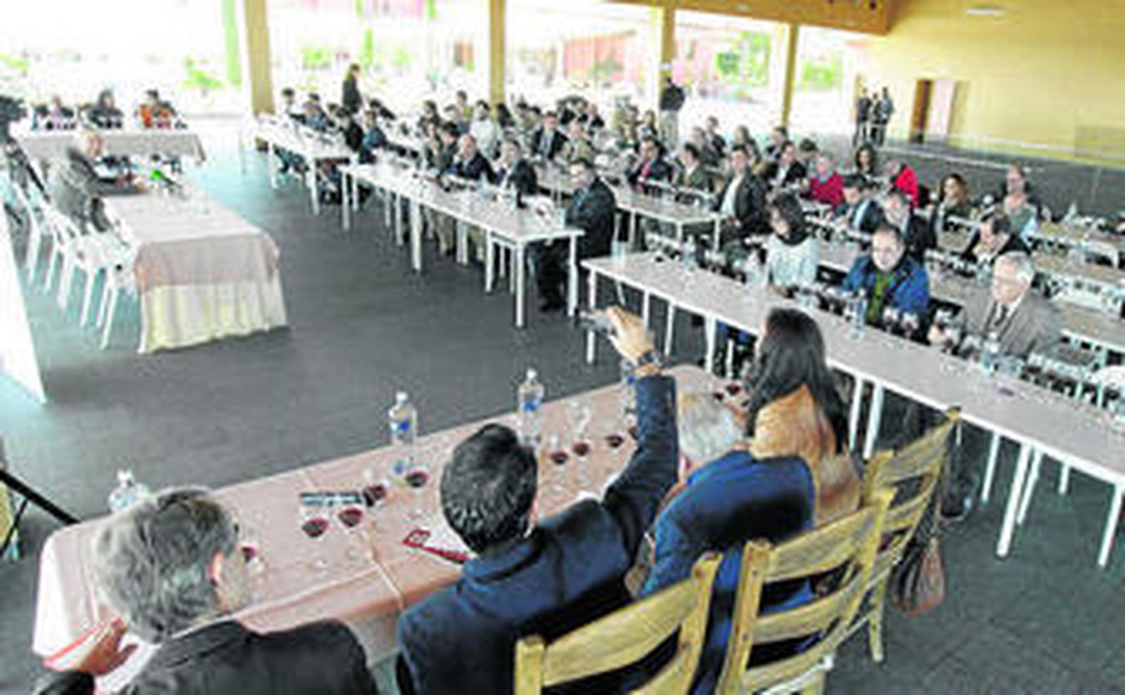 Una imagen de la cata celebrada el viernes en la bodega Luis Pérez, de Jerez.