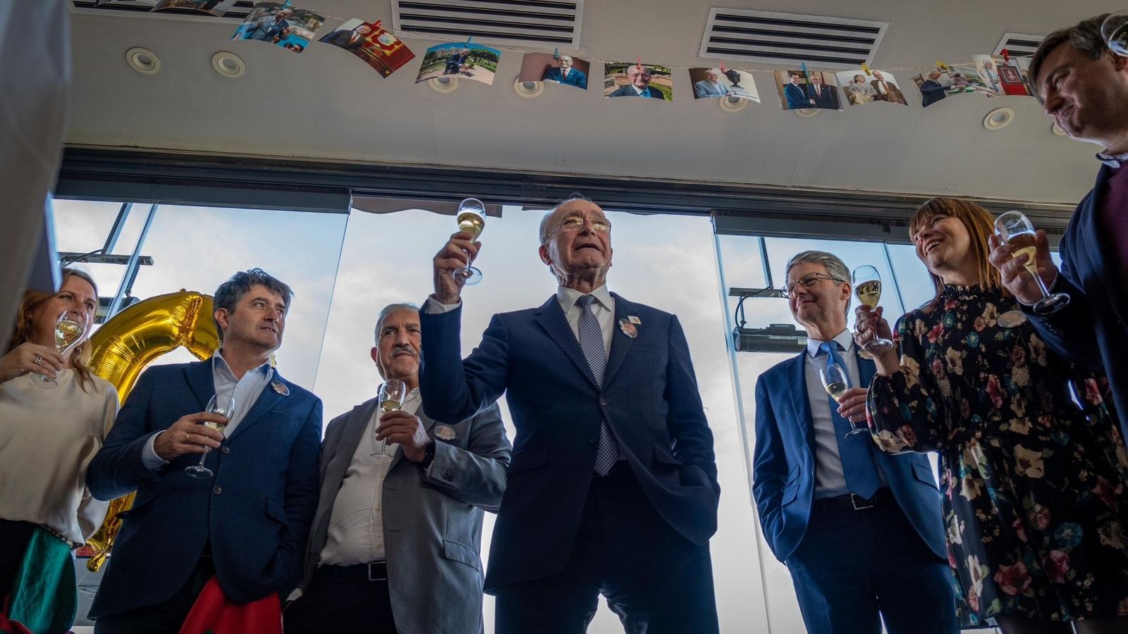 De la Torre, durante el brindis.