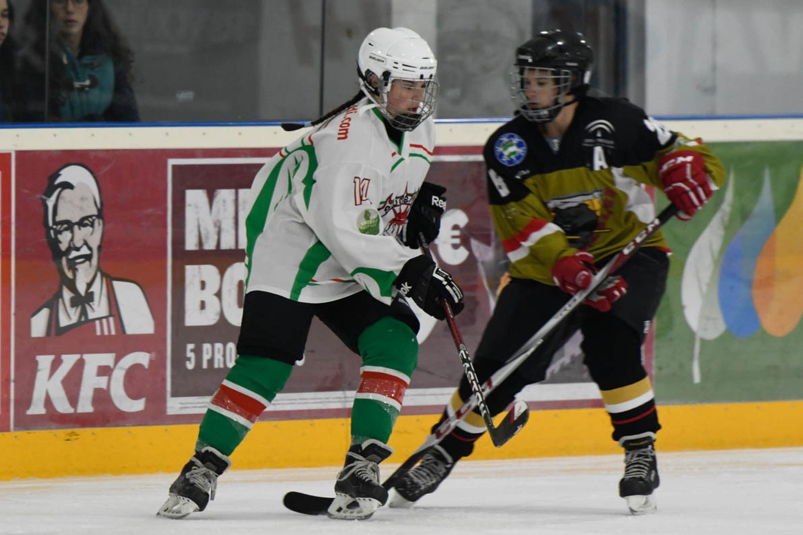 El espectáculo del hockey hielo femenino