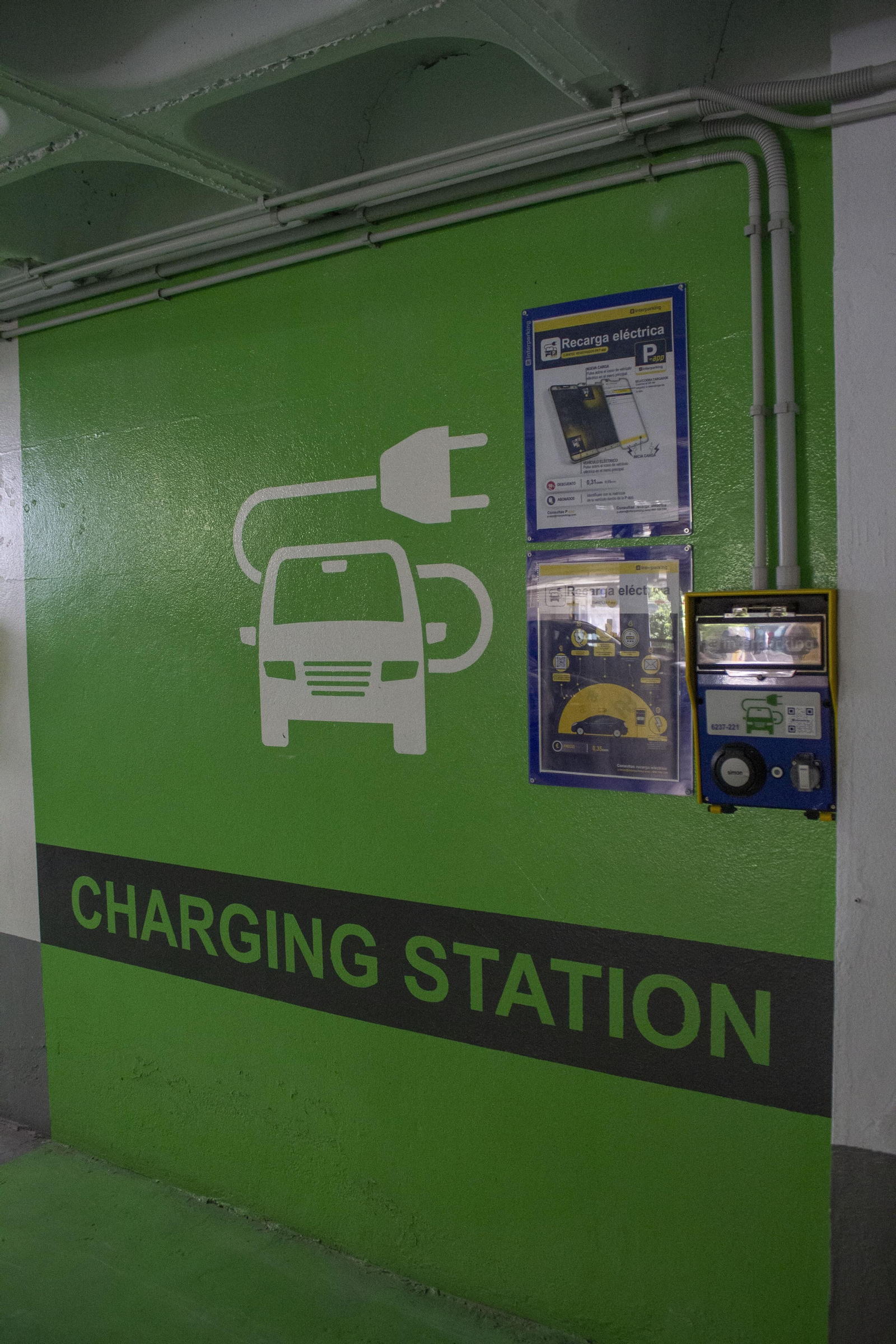 Fotos de los puntos de recarga para coches eléctricos en Algeciras