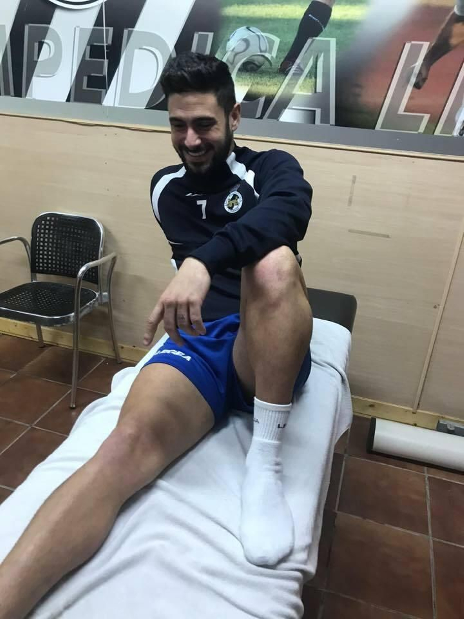 Igor Martínez, en la sala de masajes del Municipal Linense, este miércoles