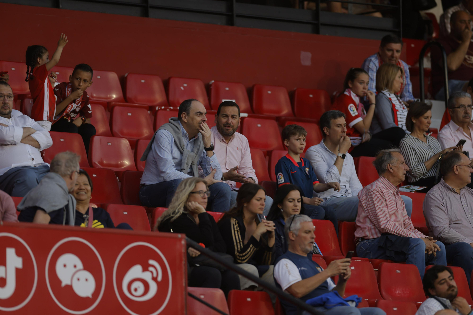 Búscate en las fotos del Sevilla-Celta