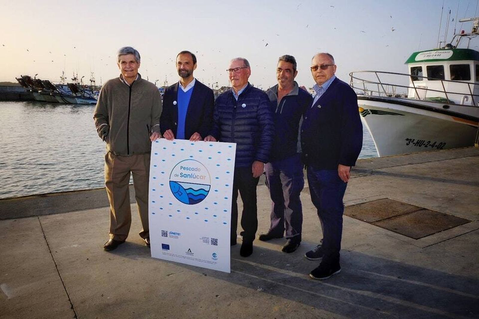 La presentación pública de la marca colectiva Pescado de Sanlúcar en el puerto de Bonanza.