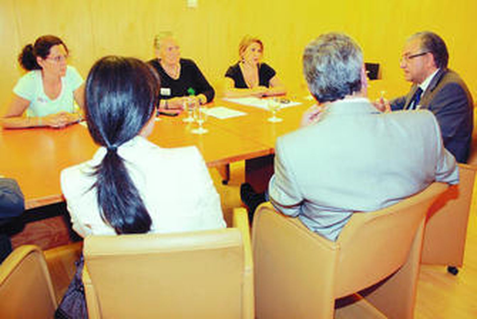José Miguel Ayllón, a la derecha, en la reunión celebrada ayer en Madrid.