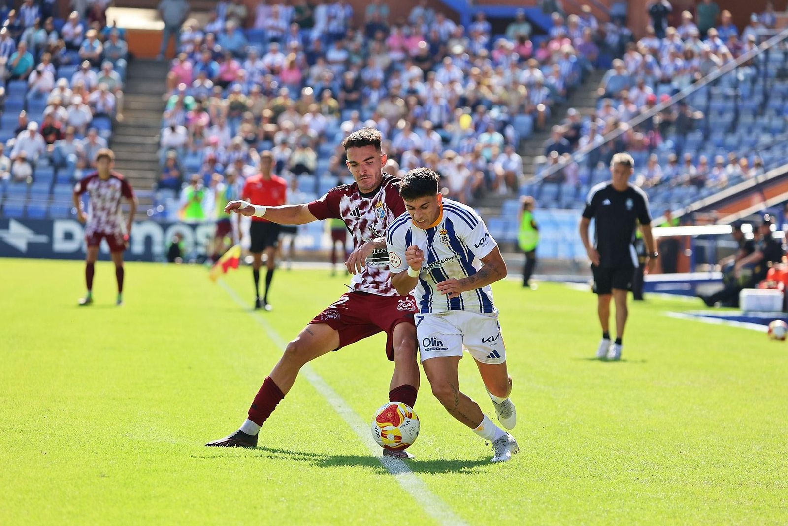 Pugna por un balón entre Guille Campos y Paolo el pasado domingo.