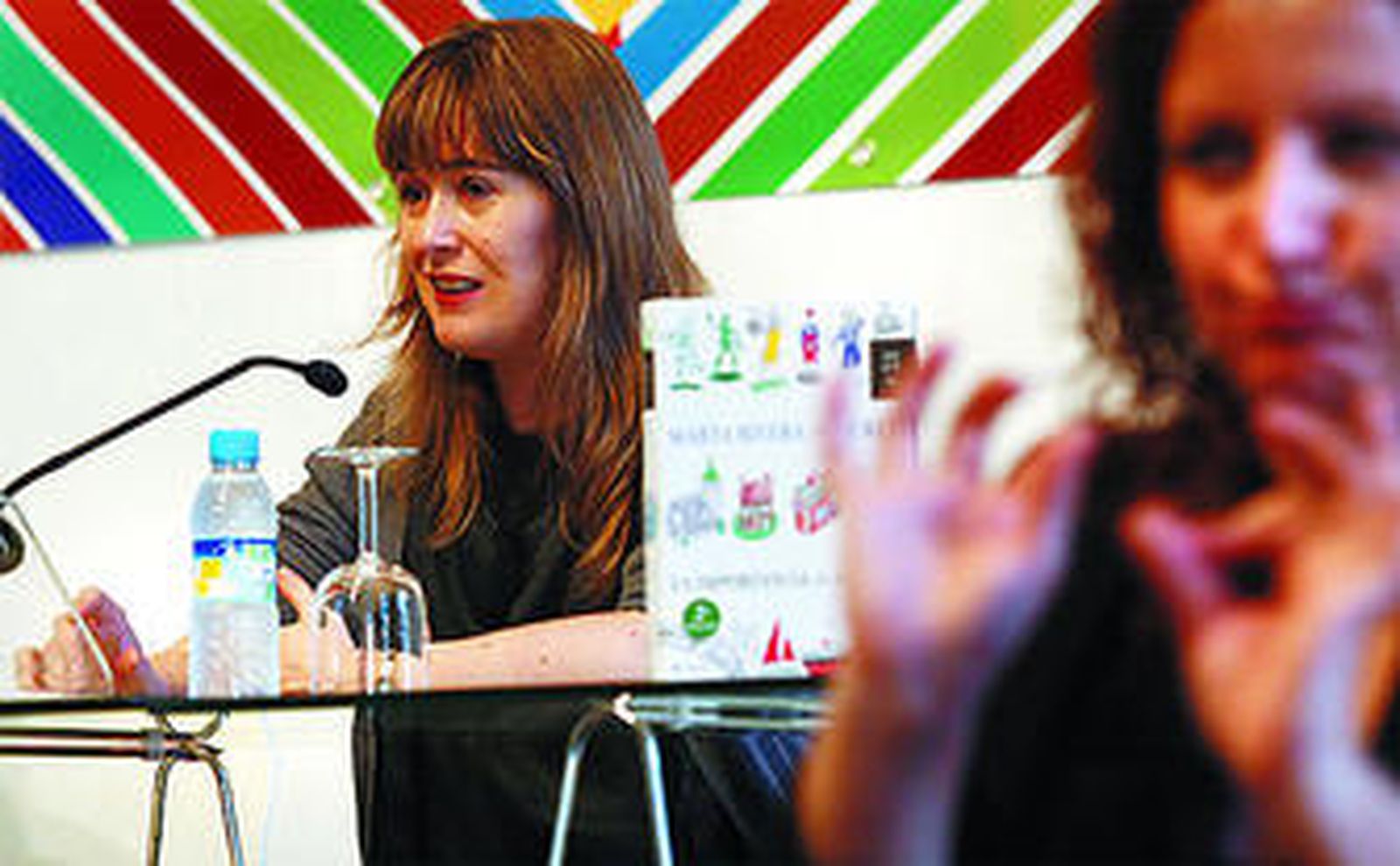 La autora, durante la presentación en el Baluarte.