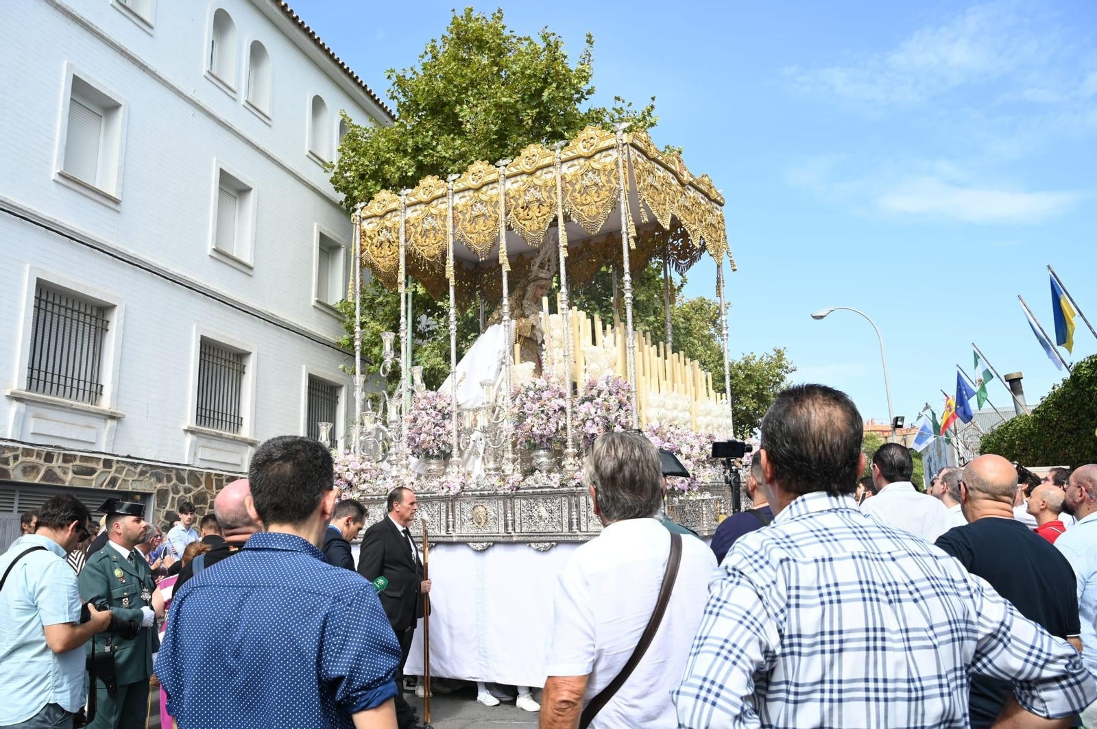 Las mejores imágenes de la salida de la Virgen de la Paz desde la Parroquia de San Sebastián