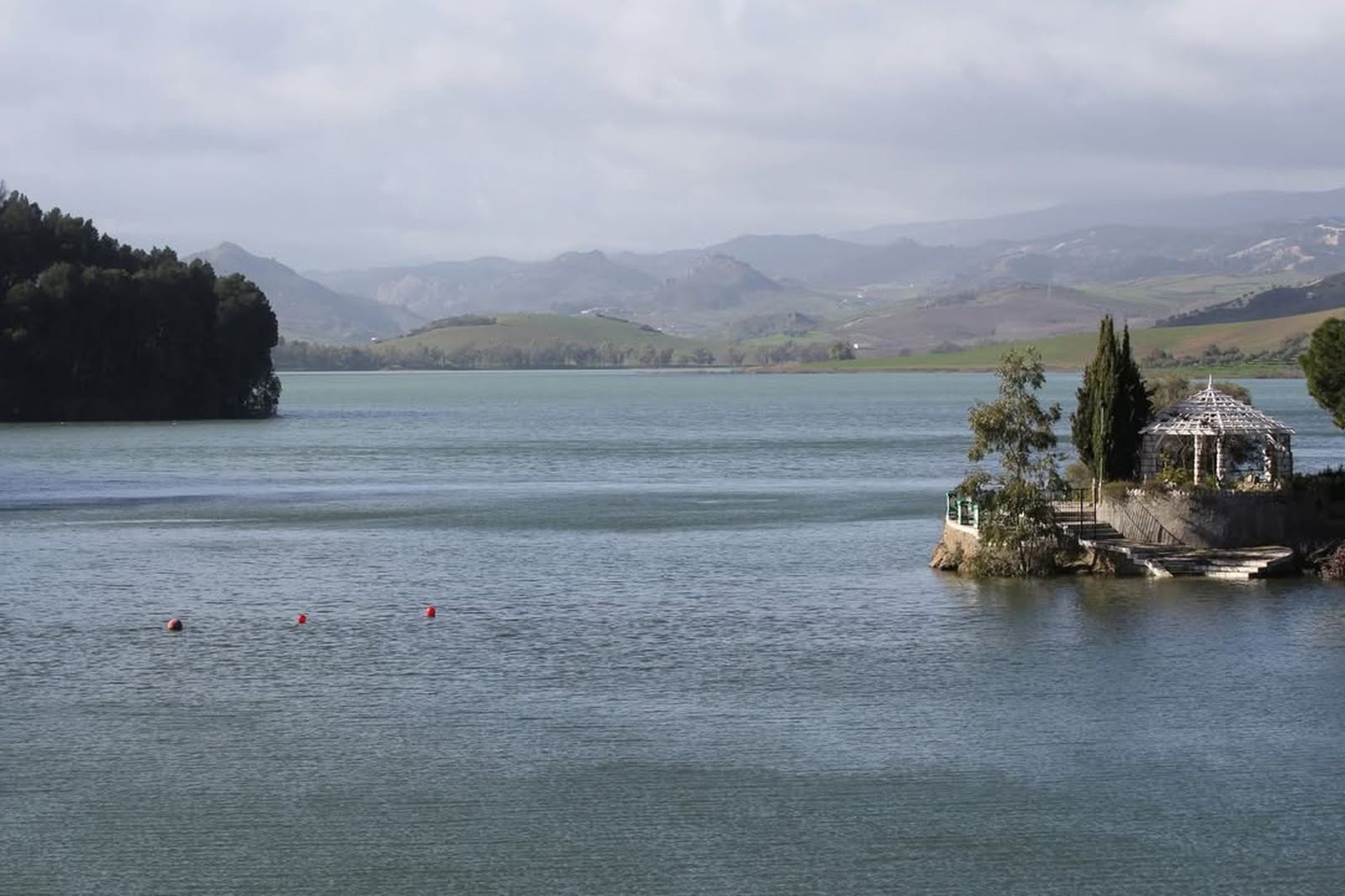 El desembalse del Guadalhorce, en Málaga, en imágenes