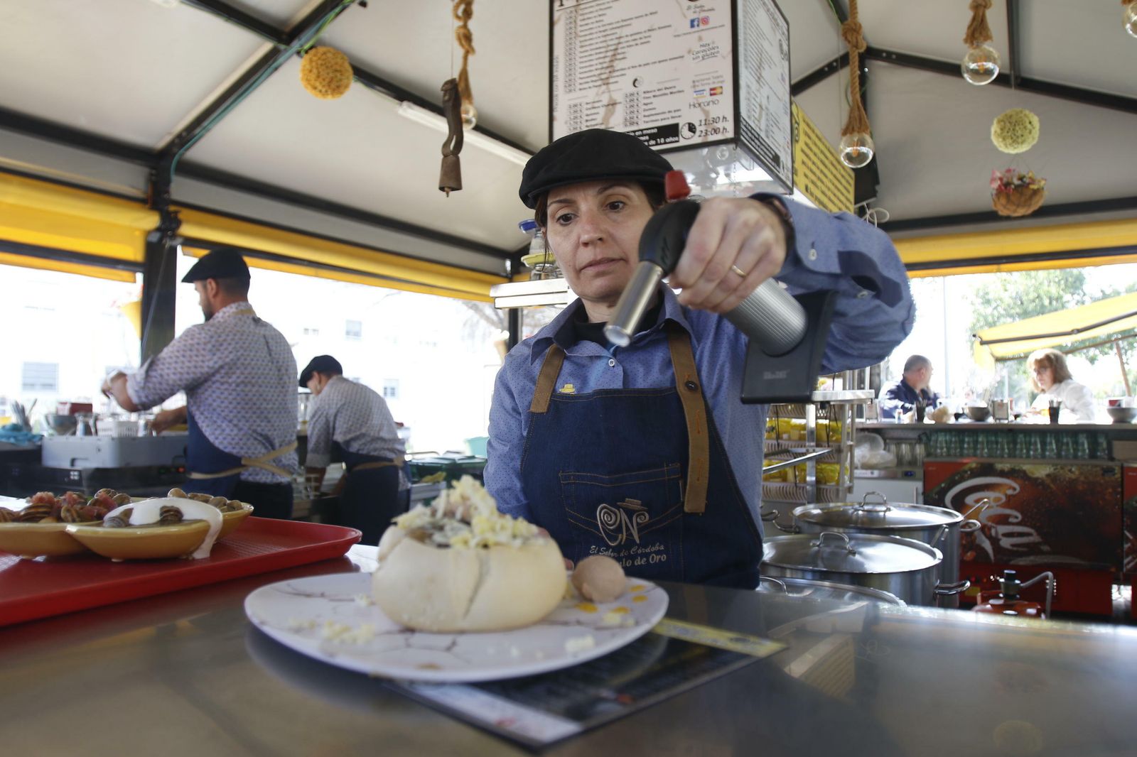 El puesto de caracoles de Noreña, en fotos