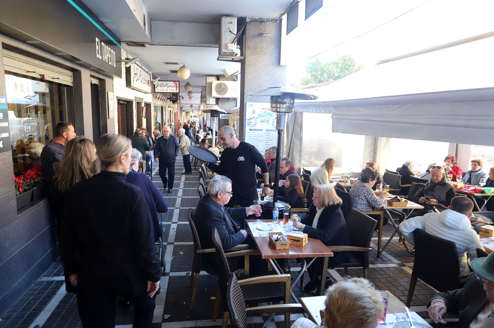 Imágenes del ambiente en la procesión de San Sebastián