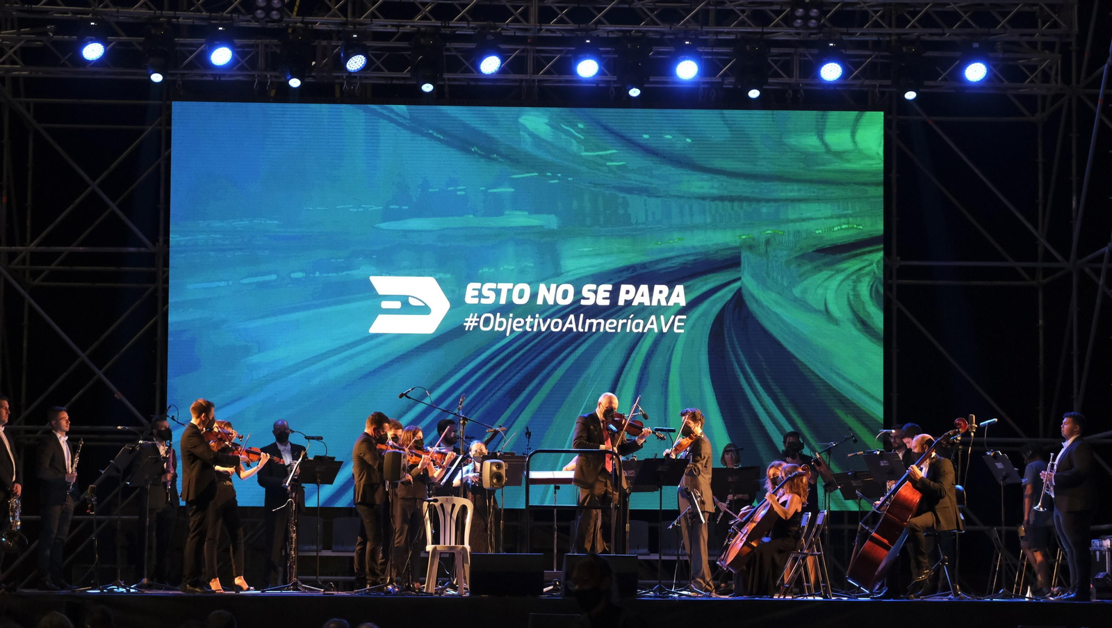 Fotogalería acto reivindicativo por la llegada del AVE a Almería.