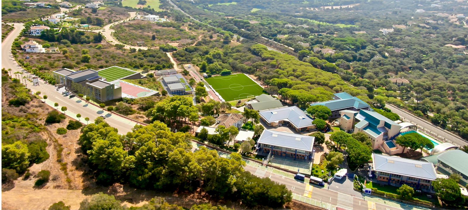 Panorámica del campus de Sotogrande International School.