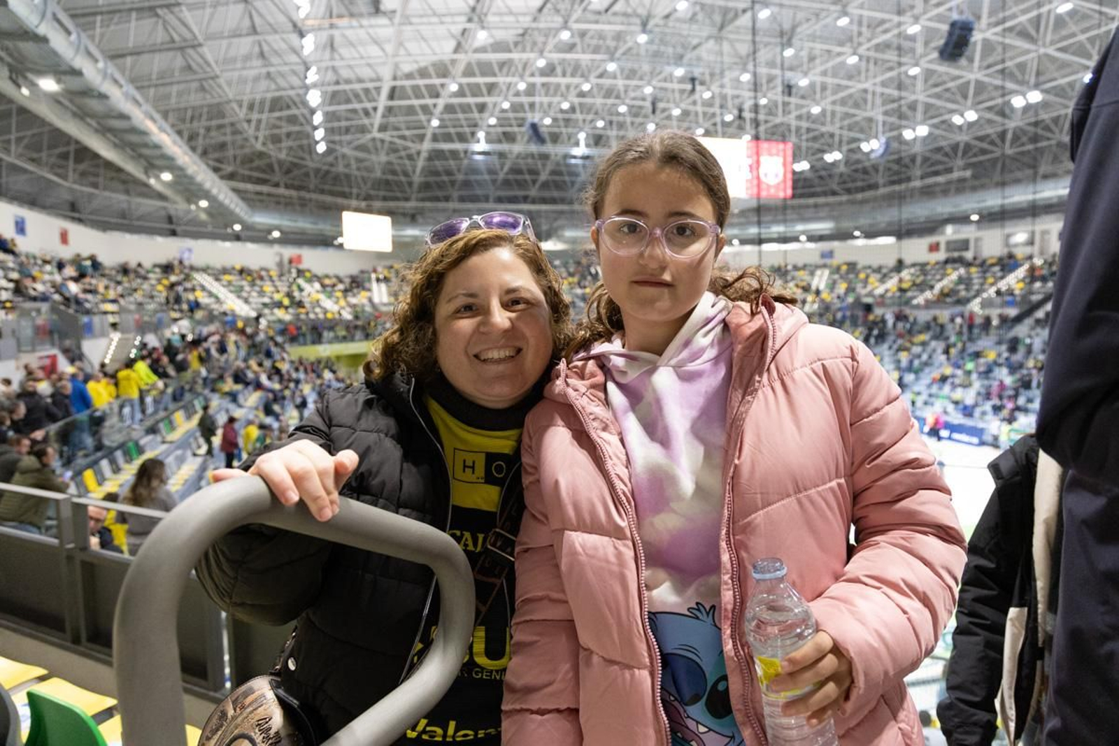 La fiesta amarilla en la goleada del Jaén FS al Barça, en imágenes