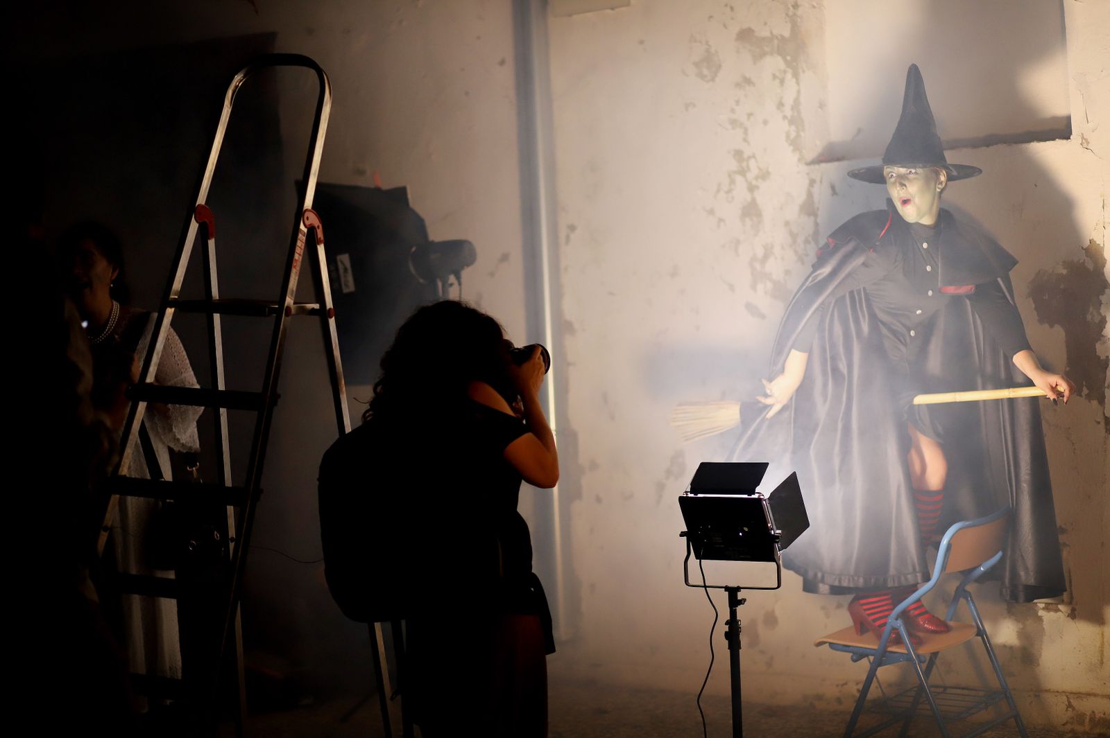 La Escuela de Arte celebra Halloween con una terrorífica sesión de fotos