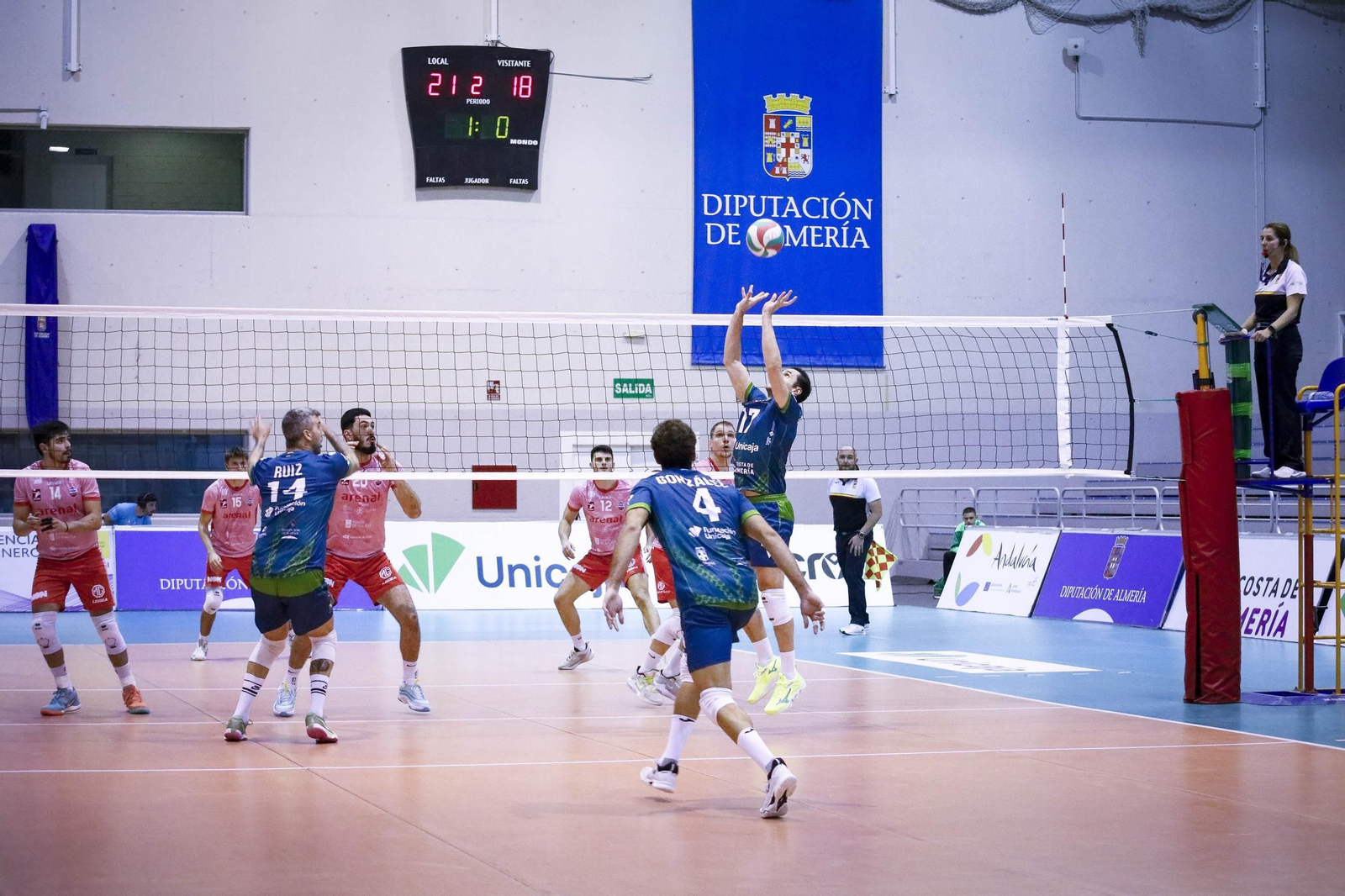 Unicaja Costa de Almería-Arenal Emeve de la Superliga, en imágenes