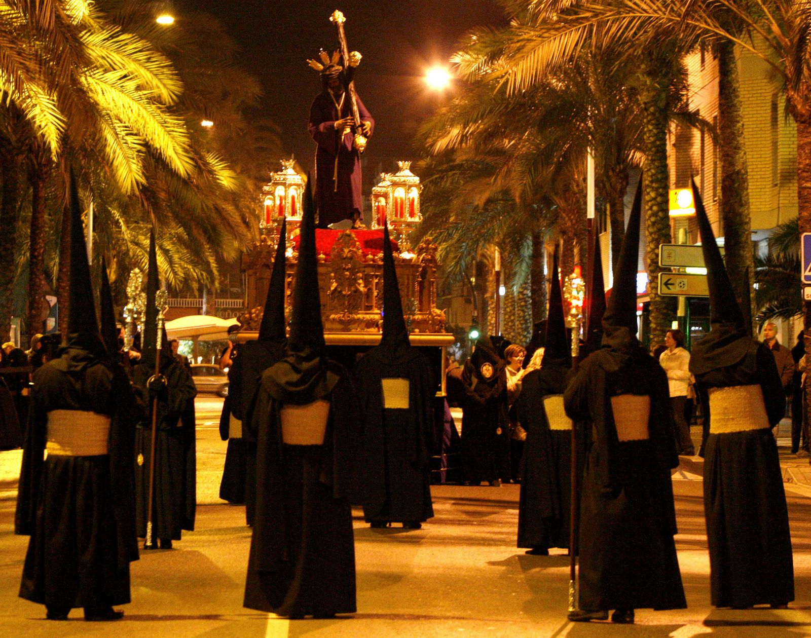 Un Lunes Santo con solo tres imágenes en la calle