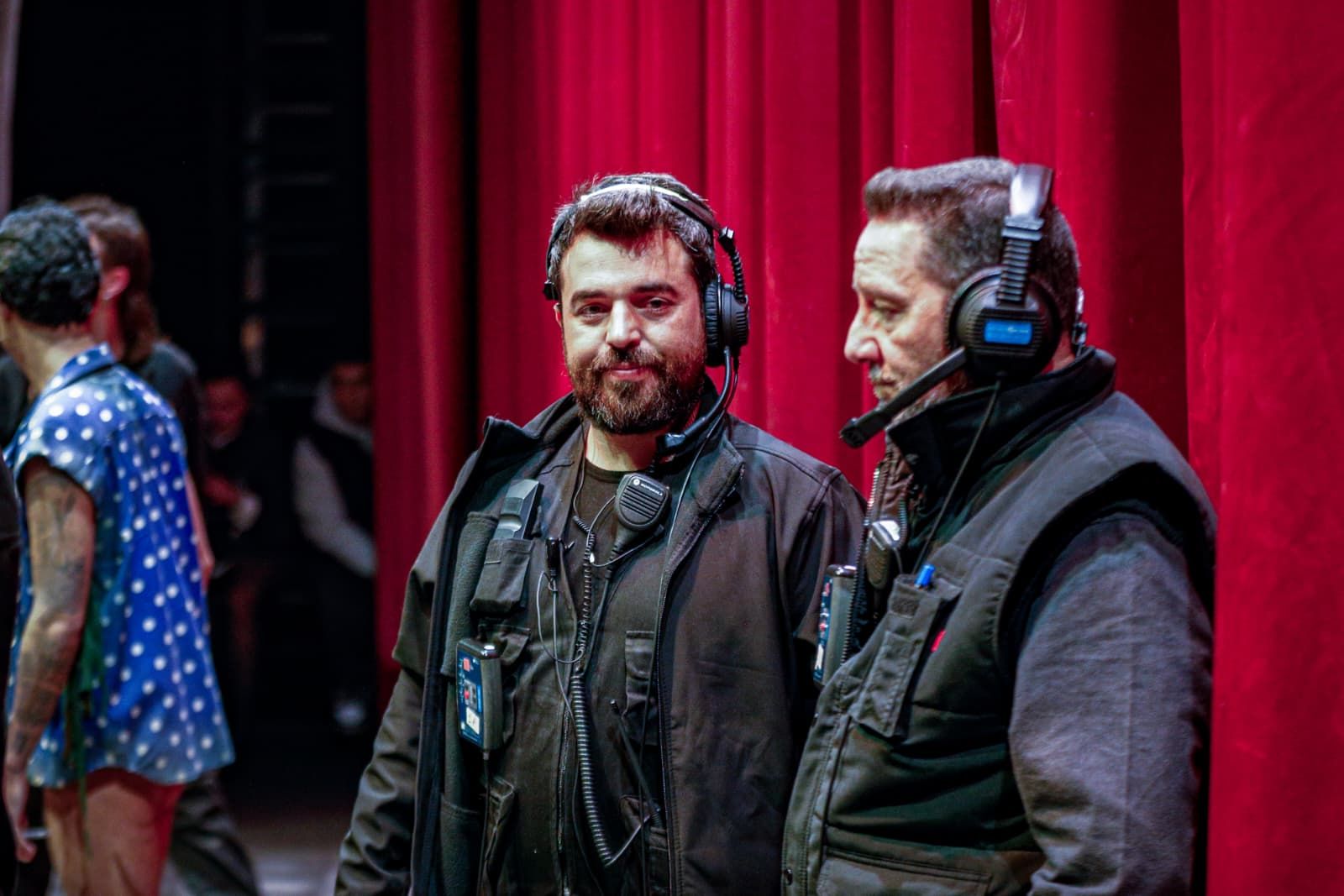 Benavides junto a Juan Laluz en la trasera del escenario.