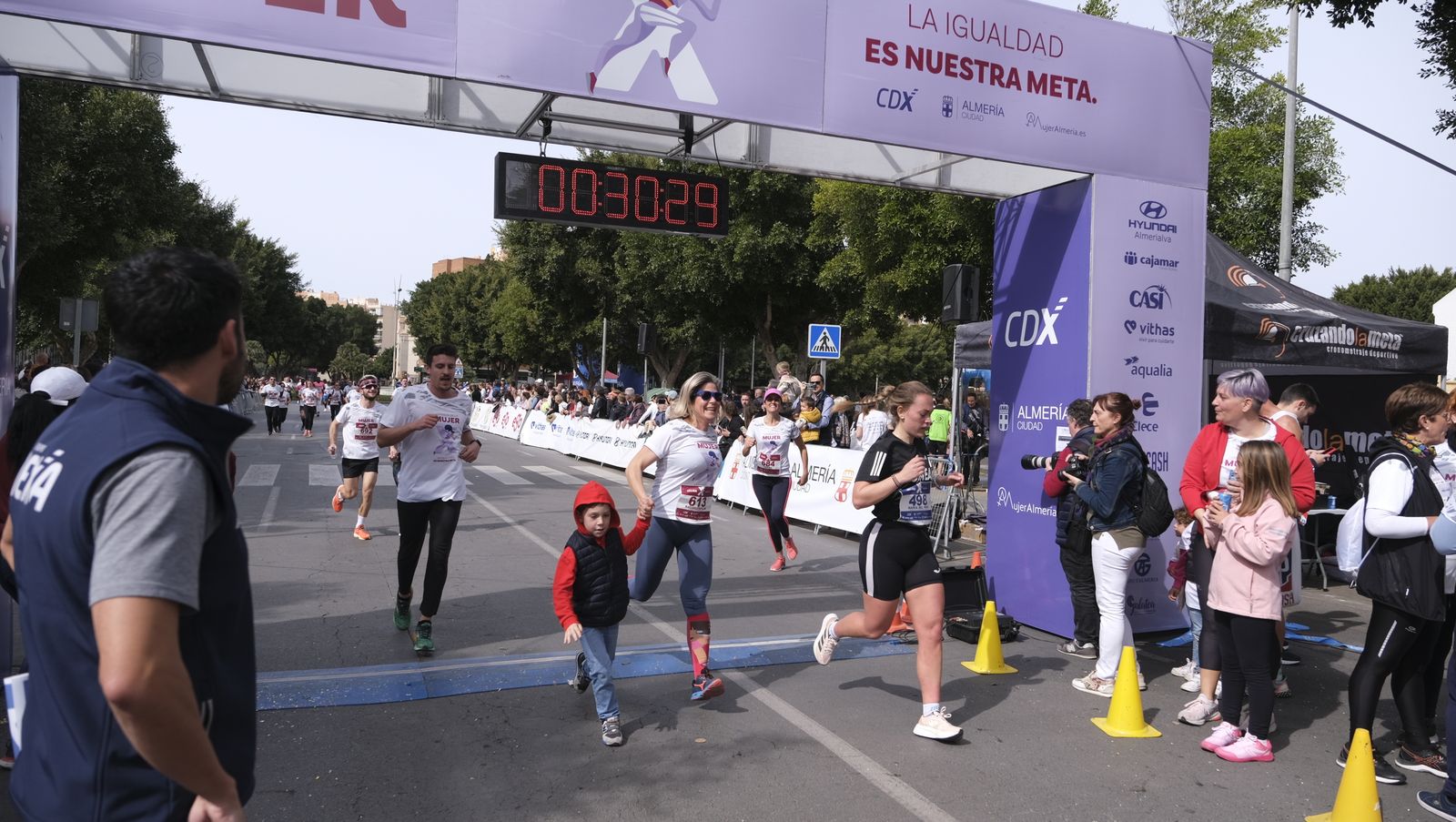 Imágenes de la Carrera de la Mujer 2023 en Almería