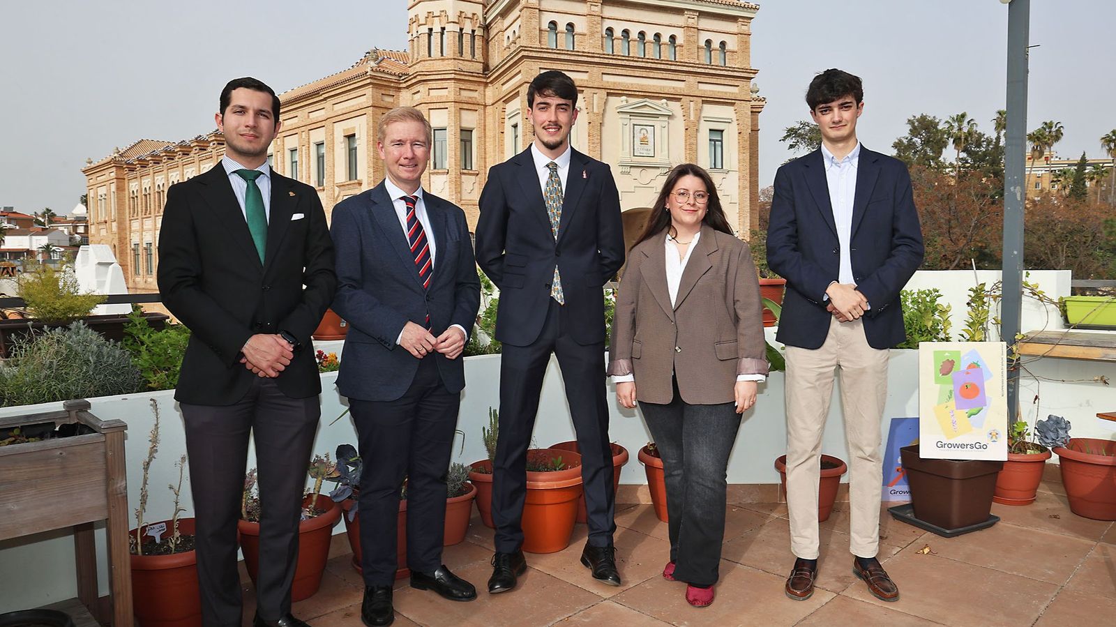 Foto de familia en la azotea del Hotel Growers Boutique Huelva