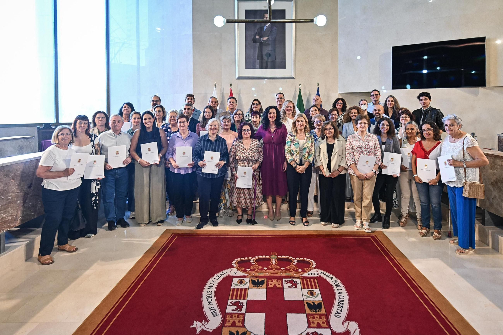 Vázquez y Laynez con los representantes de los colectivos subvencionados.