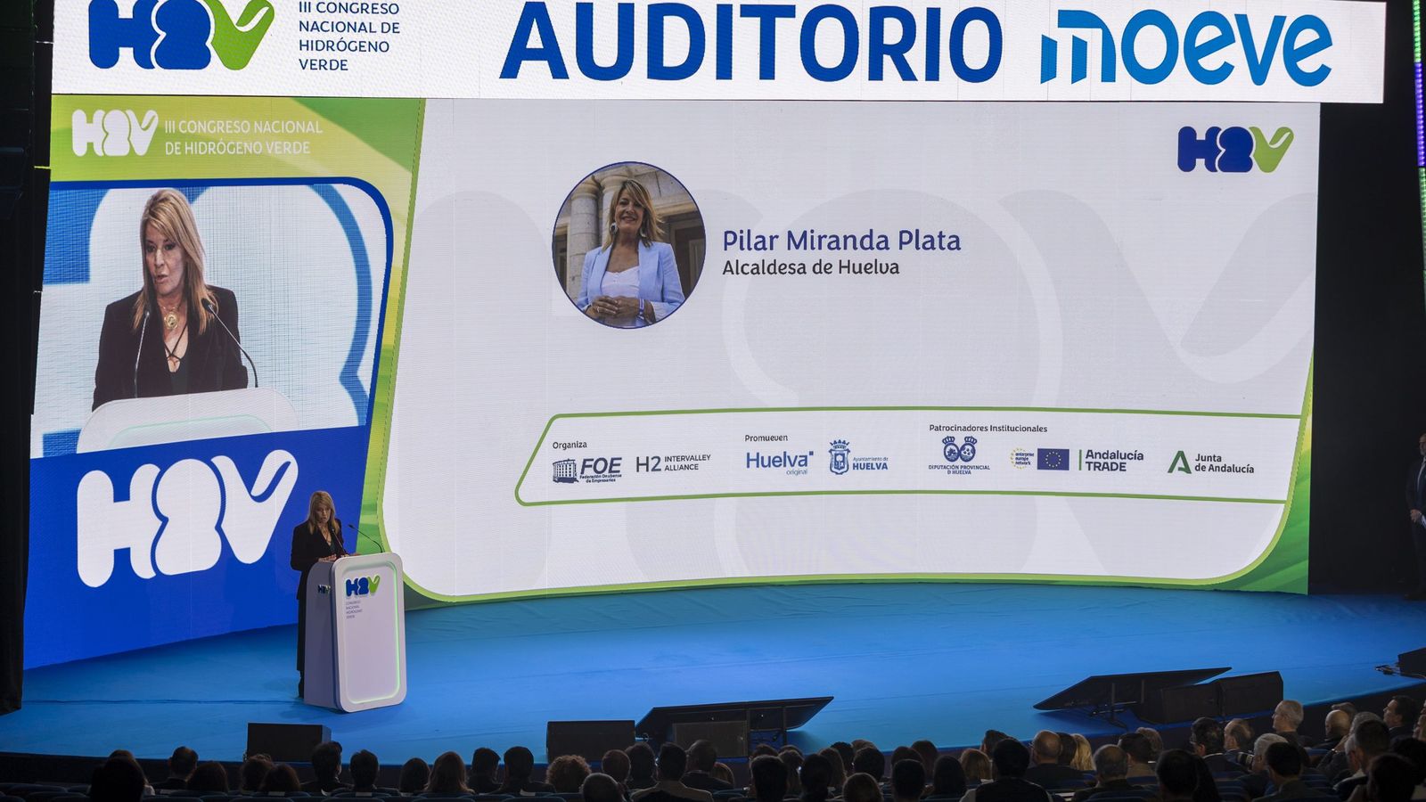 La alcaldesa de Huelva, Pilar Miranda, interviniendo en este evento.