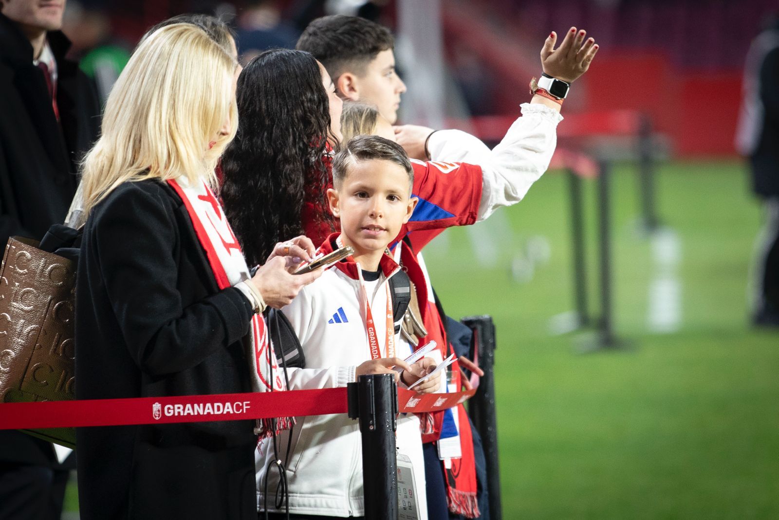 Encuéntrate en la grada de Los Cármenes en el Granada-Burgos