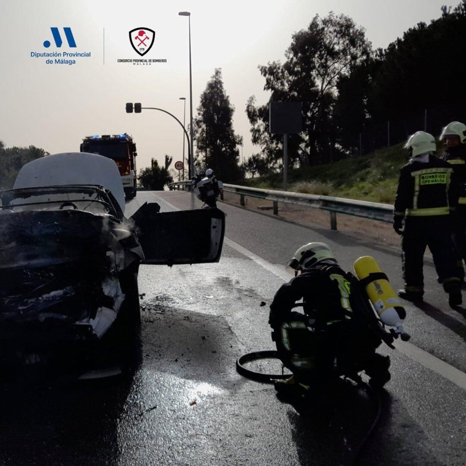 Actuación de los bomberos en el lugar Actuación de los bomberos en el lugar