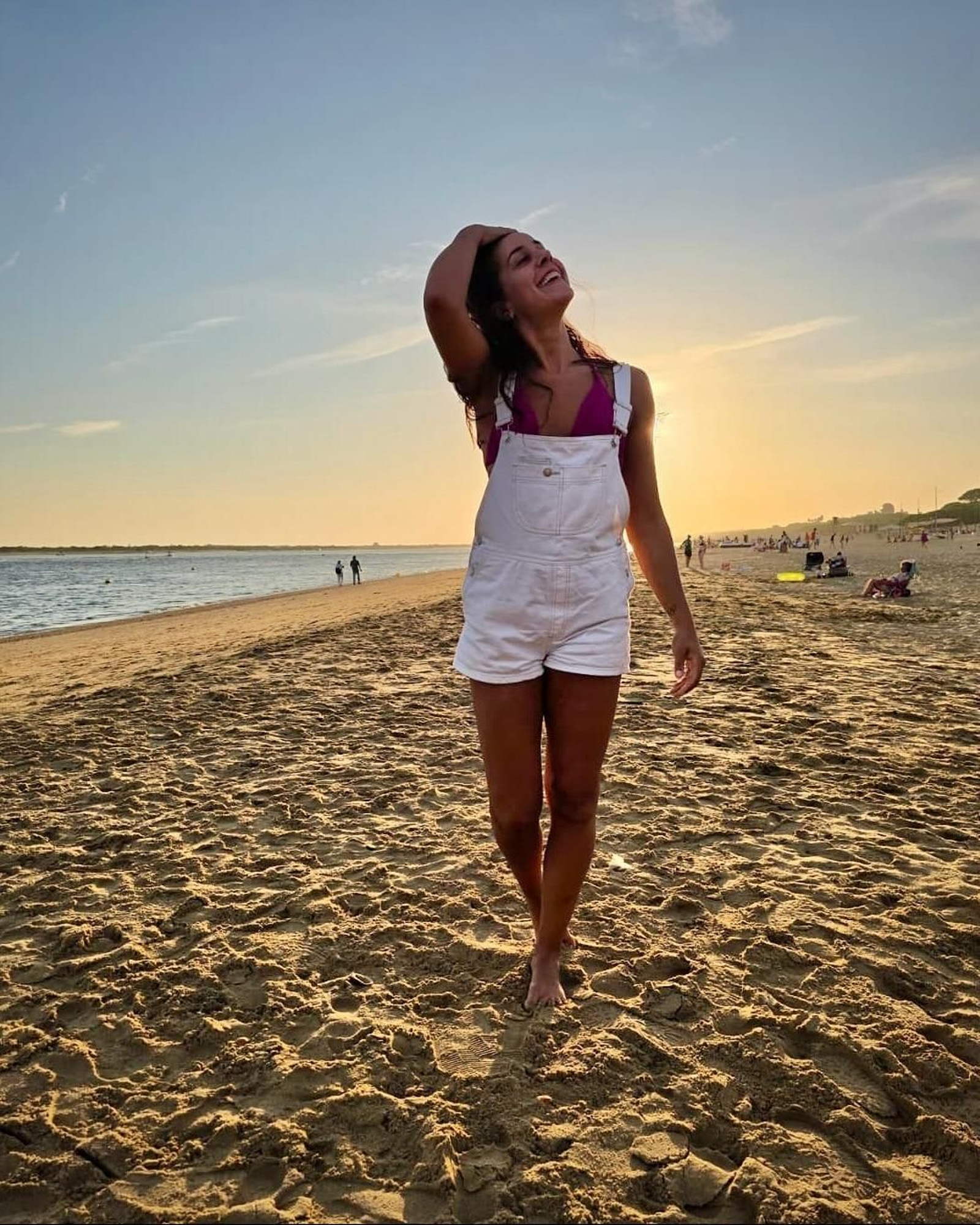 Carolina Marín en una playa de Huelva.