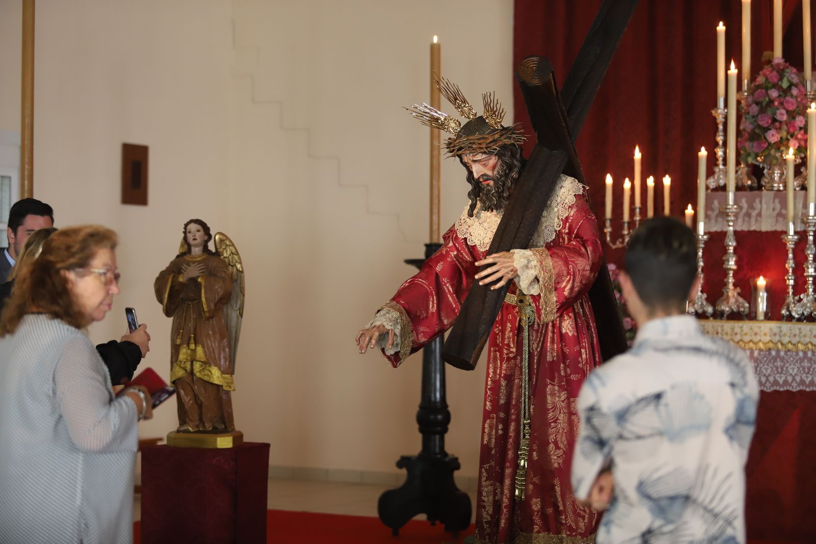 Imágenes del besamanos extraordinario a Nuestro Padre Jesús de la Salvación