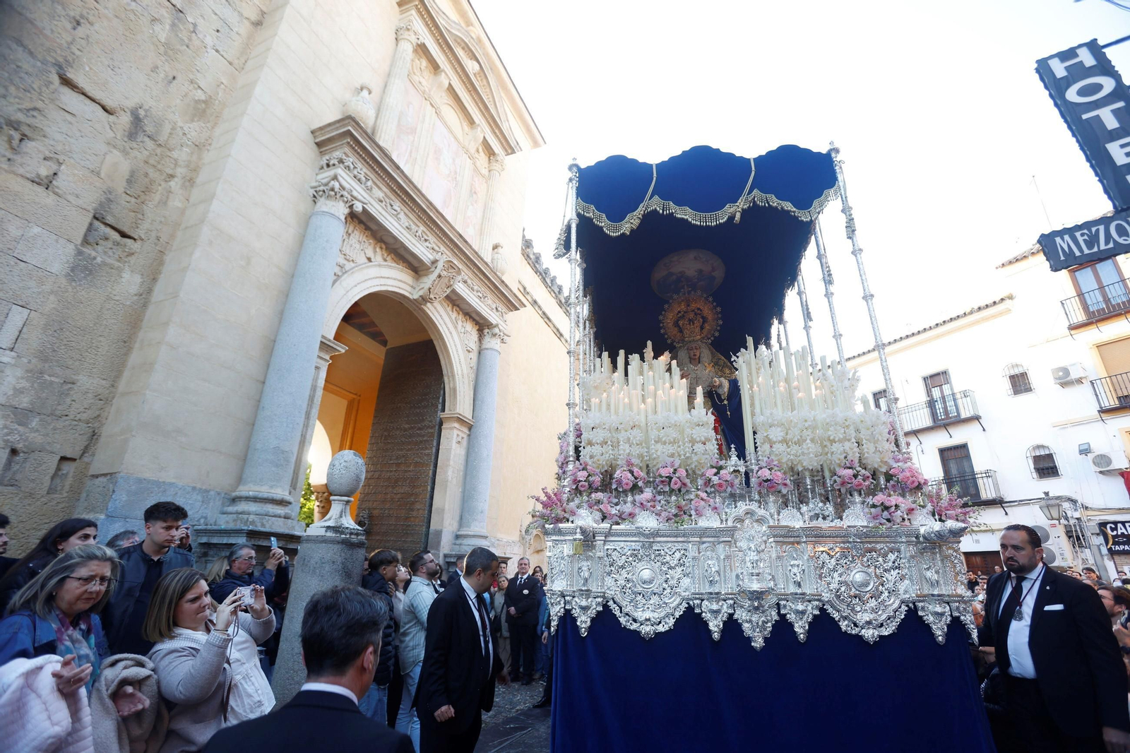 El traslado de la Estrella en este Sábado Santo de Córdoba, en imágenes