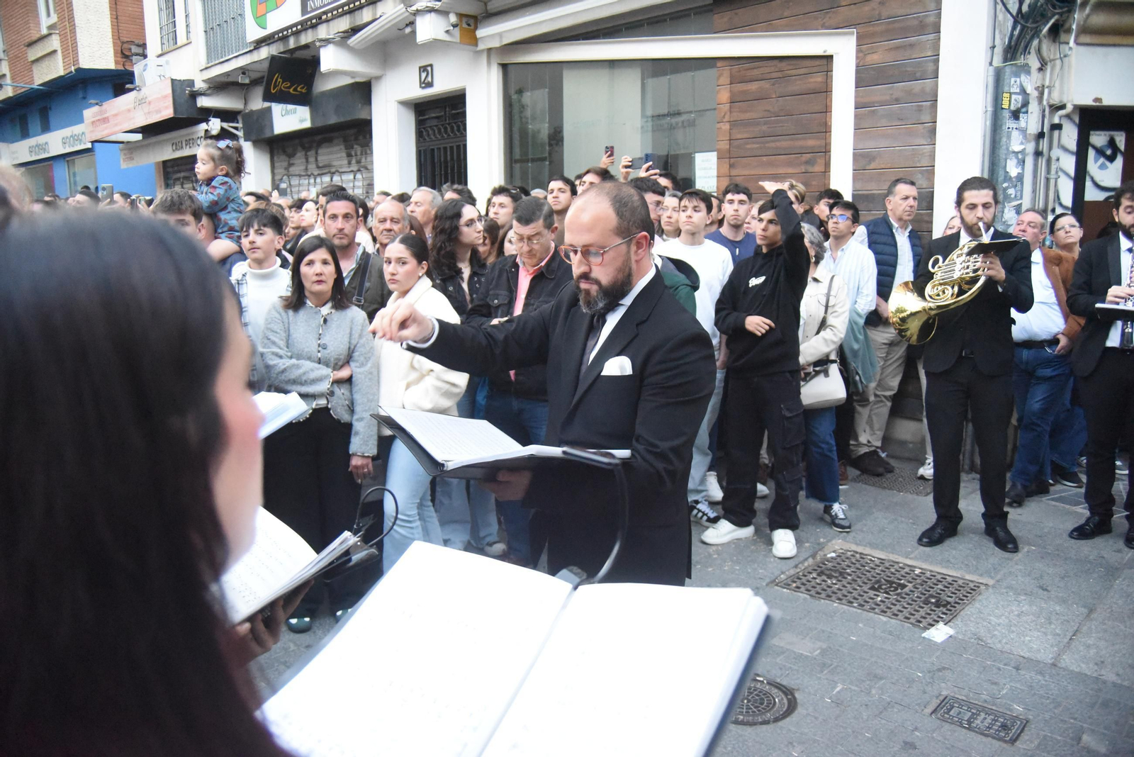 La procesión del Santo Sepulcro en este Viernes Santo de Córdoba, en imágenes