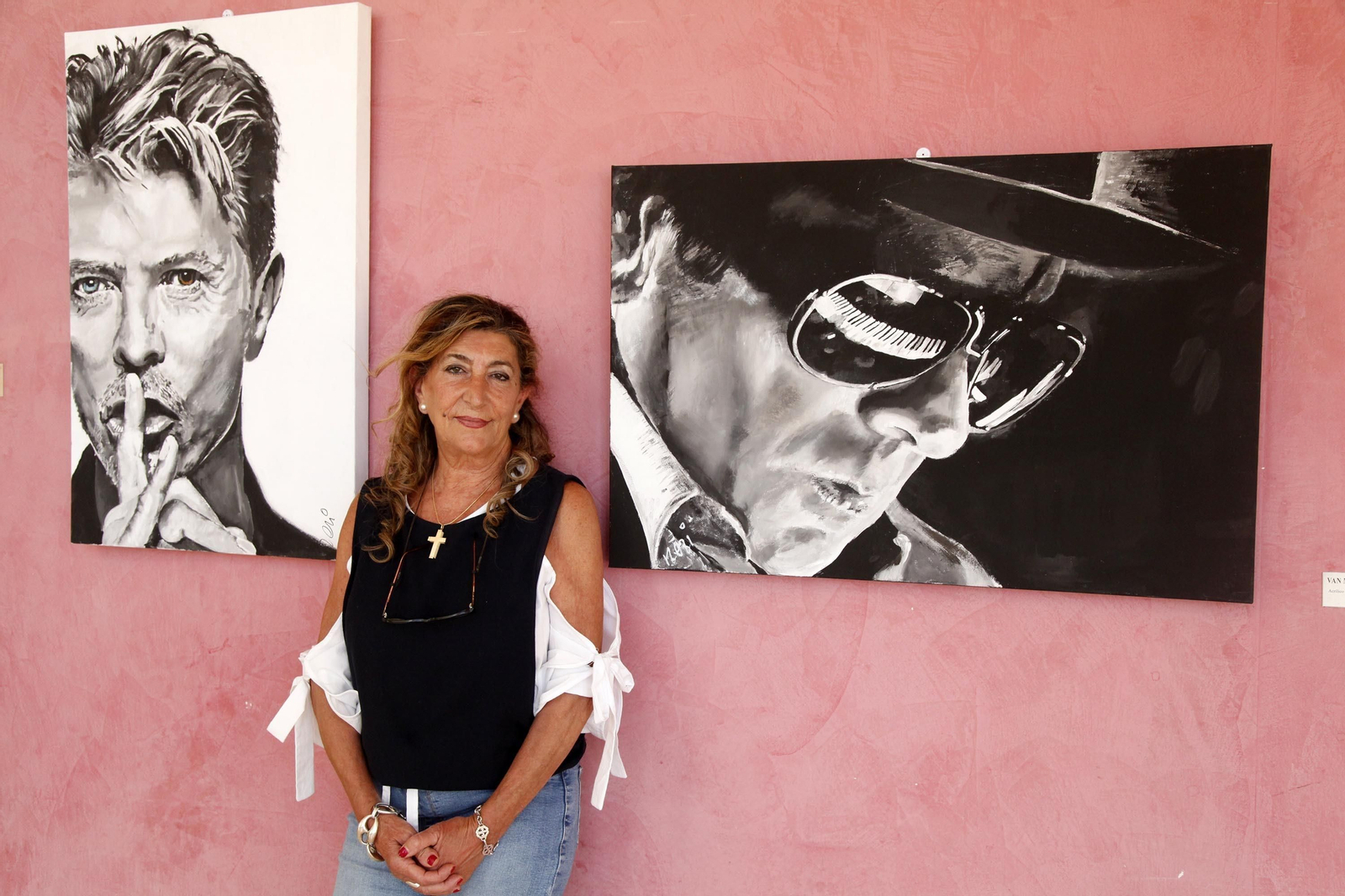 Neri, entre algunos de los retratos.