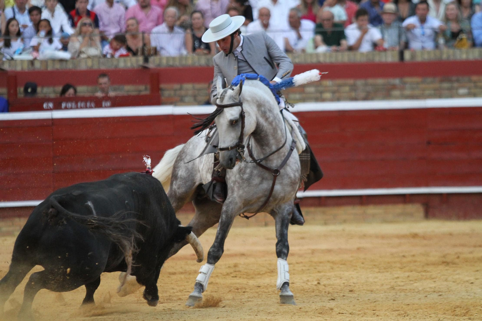 Festejo de Rejones en el coso de La Merced por Colombinas.