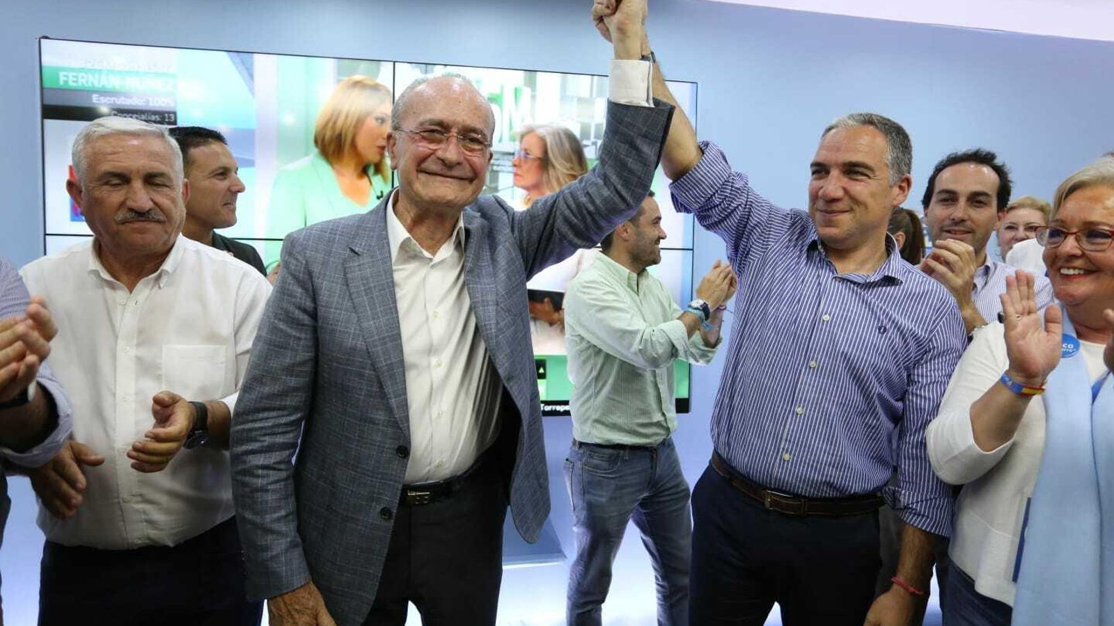 Francisco de la Torre y Elías Bendodo celebran el resultado de las elecciones municipales en Málaga.