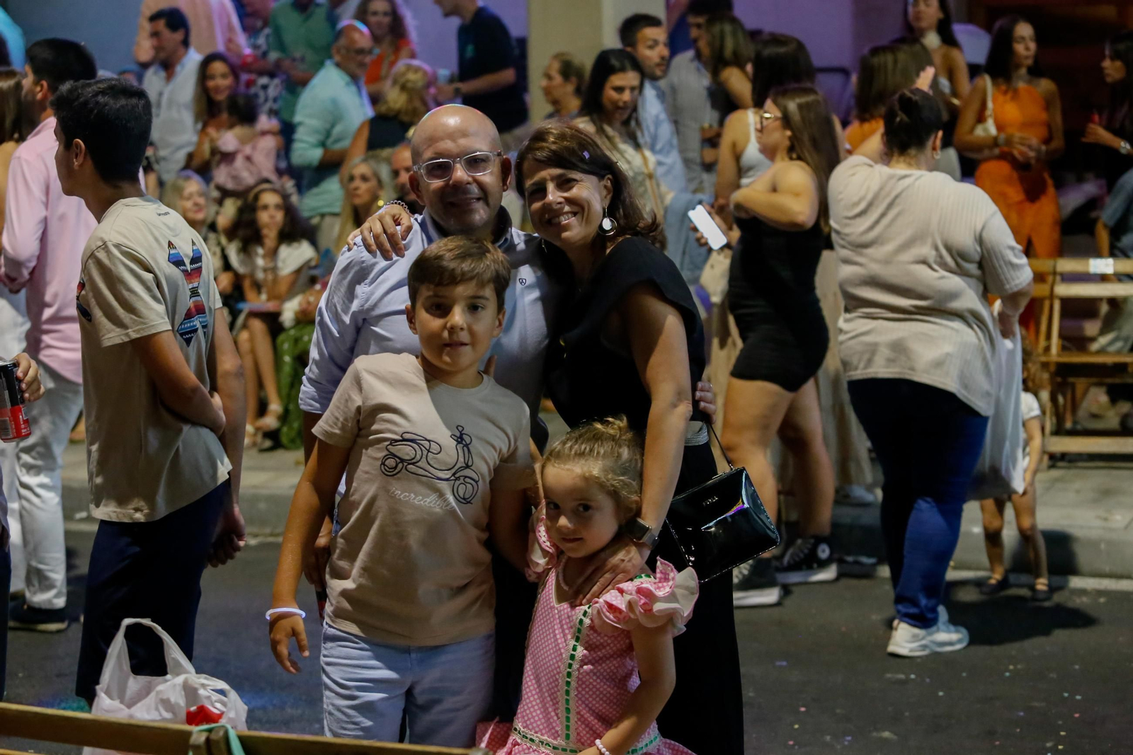 Búscate en las fotos de la cabalgata de la Feria de La Línea