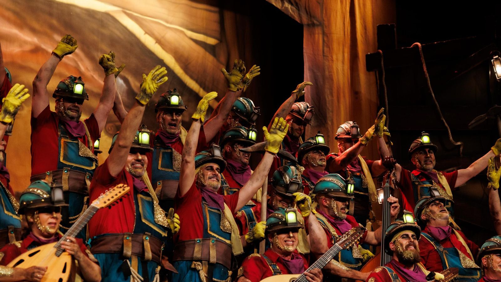 Búscate entre las mejores imágenes de la final del COAC 2025 del Carnaval de Cádiz