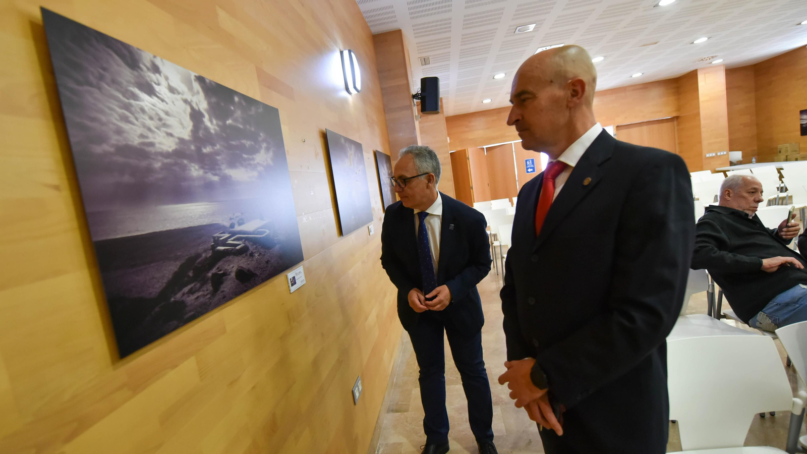 Fotos de la exposición y presentación del libro ' Testimonios de una Guerra'