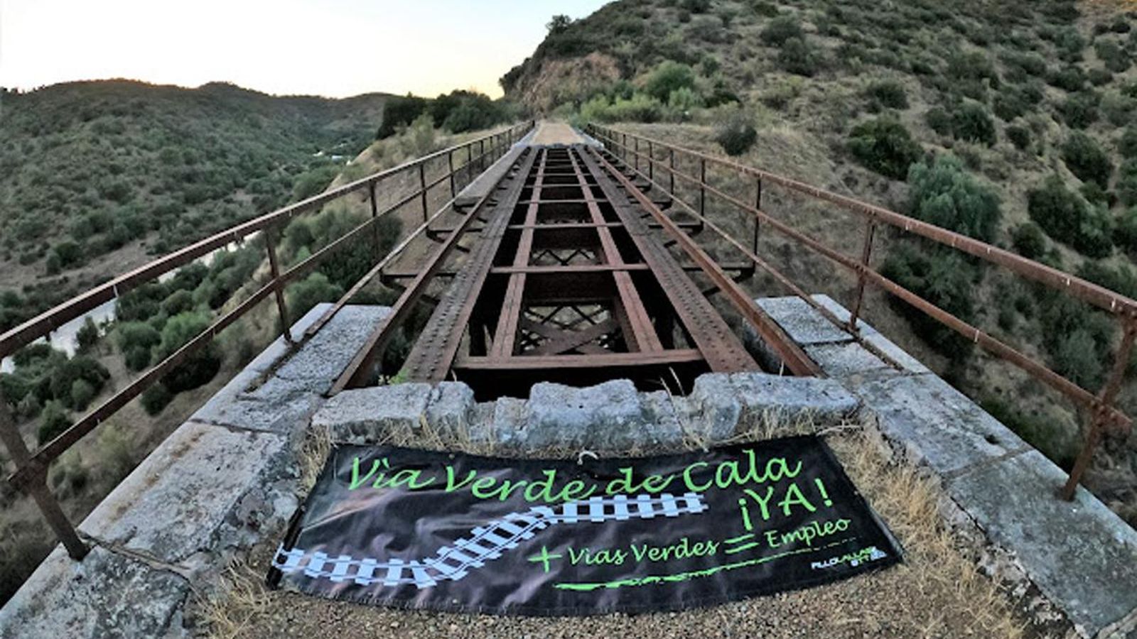 Estado actual de uno de los puentes del trazado