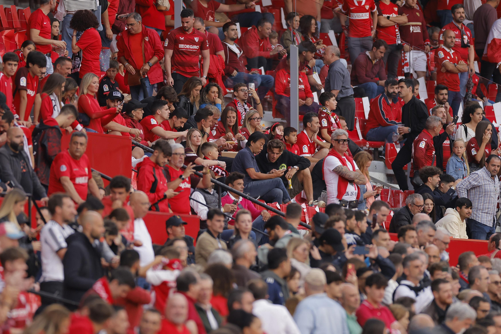 Búscate en las fotos del Sevilla-Juventus